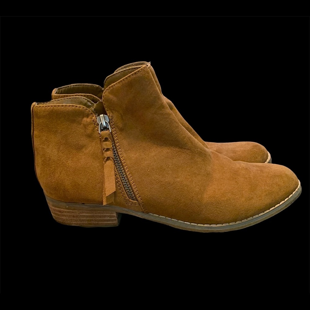 American Eagle tan Suede ankle boots Size 8